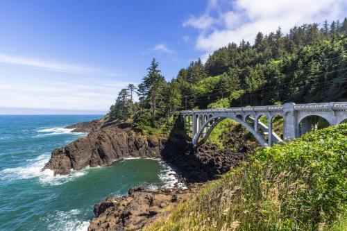 Sunset At The Beach - 2 Bed 2 Bath Apartment In Depoe Bay