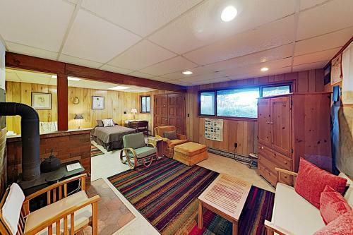 New Listing! Marty?s Lakehouse W/ Boat Dock Home