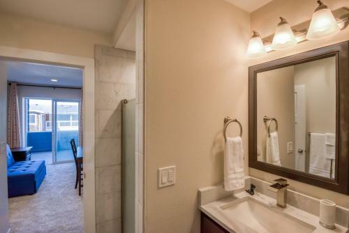 Oceanview Townhome - Pet Friendly - Sleeps 6 - King