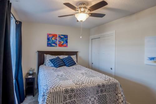 Oceanview Townhome - Pet Friendly - Sleeps 6 - King