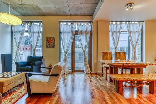 Oak Street Loft