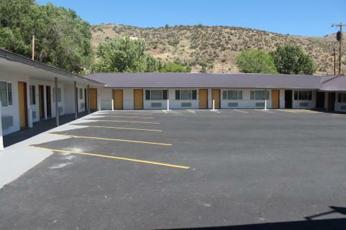 Hotel Oregon Trail Inn And Suites