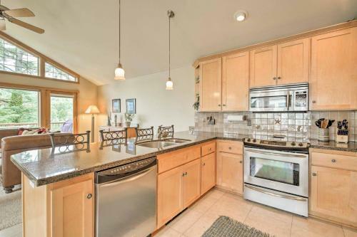 Spacious Family Townhome, Walk To Beach And Downtown