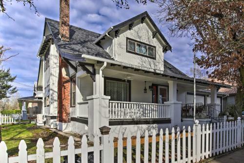 Vintage Apartment With Covered Porch - Walk Downtown!