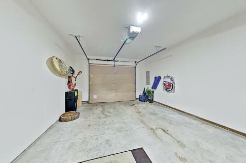 Modern Ocean-view New Build - Walk To The Beach Home
