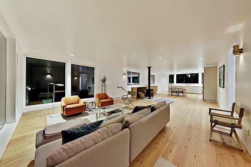 Modern Ocean-view New Build - Walk To The Beach Home