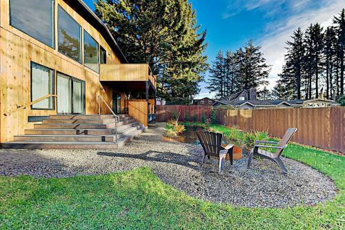 Modern Ocean-view New Build - Walk To The Beach Home