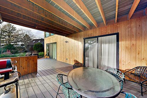 Modern Ocean-view New Build - Walk To The Beach Home