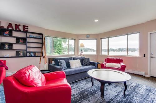 Lake View Escape