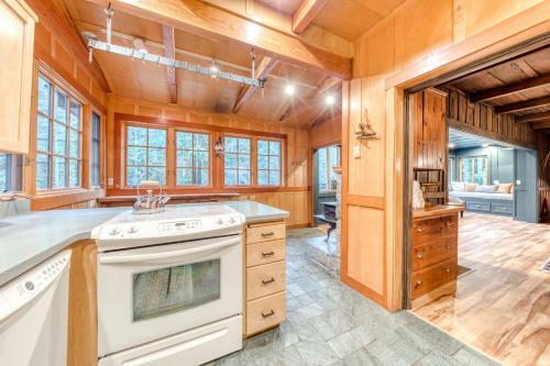Hygge Cabin On The River