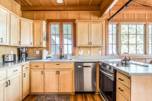 Hygge Cabin On The River