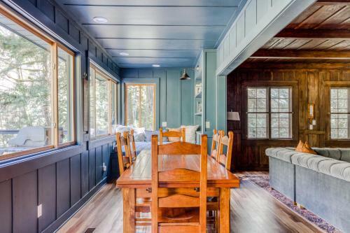 Hygge Cabin On The River