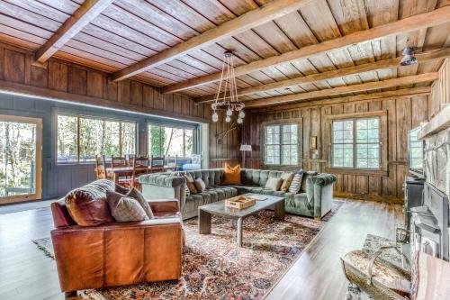 Hygge Cabin On The River