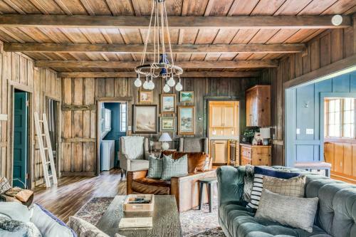 Hygge Cabin On The River