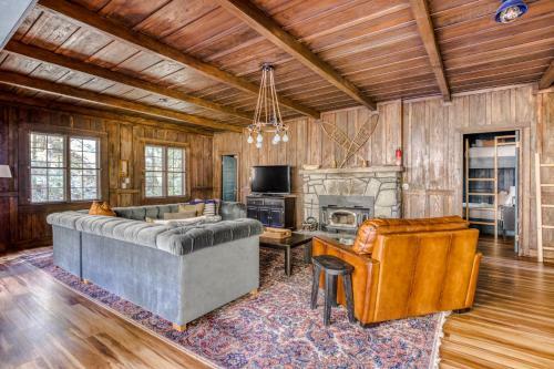 Hygge Cabin On The River