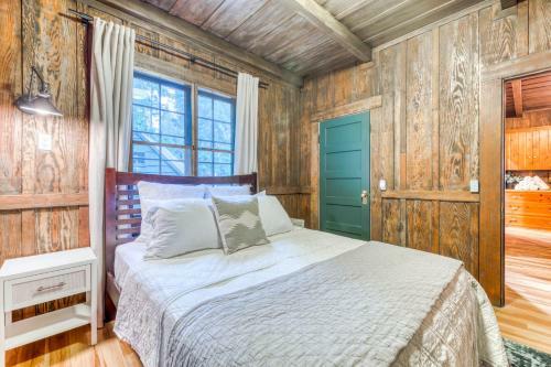 Hygge Cabin On The River