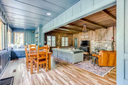 Hygge Cabin On The River