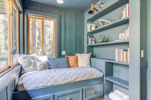 Hygge Cabin On The River