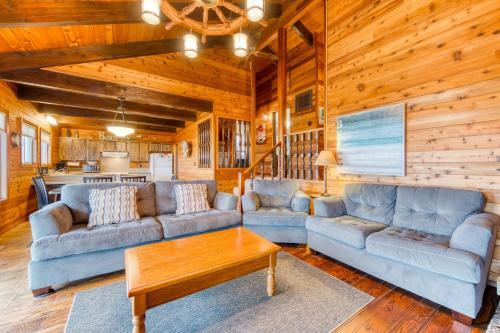 Rockaway Beach Cozy Cabin