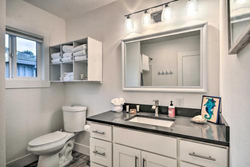 Modern Retreat Less Than � Mi From Rockaway Beach!
