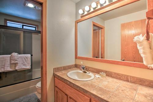 Pet-friendly Sunriver Home Hot Tub And 8 Sharc Passes