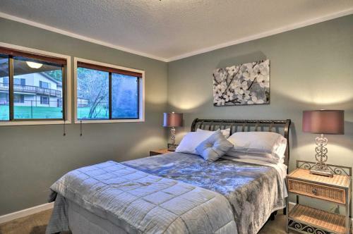 Tigard Retreat With Deck, 15 Mins From Portland!