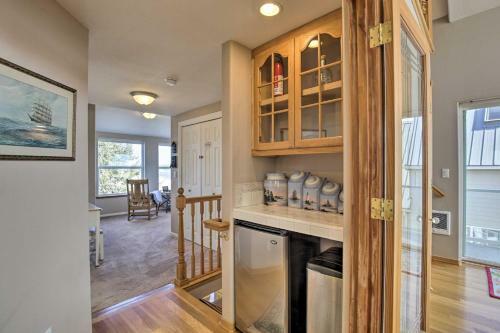 Waldport Beach House With Loft And Ocean Views!