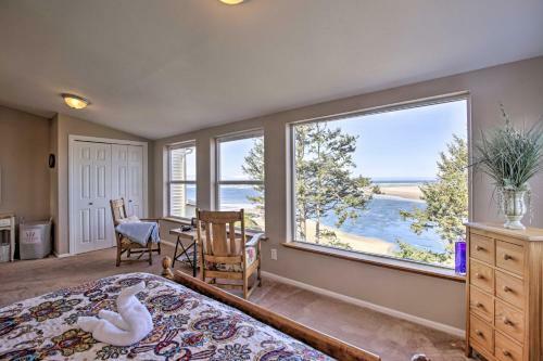 Waldport Beach House With Loft And Ocean Views!