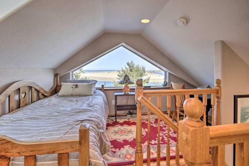 Waldport Beach House With Loft And Ocean Views!