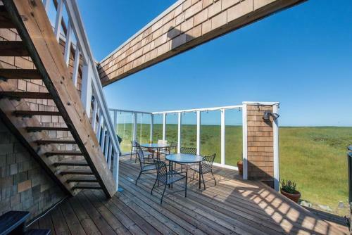 Ocean Front Home With Hot Tub, Ping Pong, Foosball