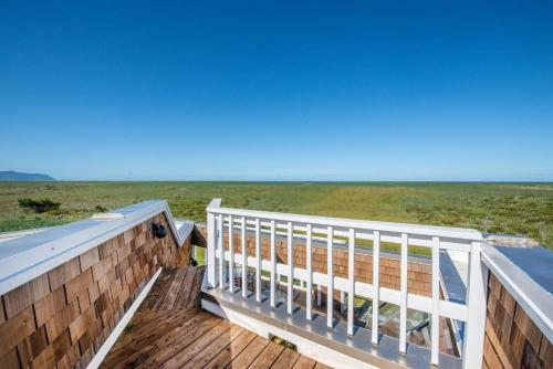 Ocean Front Home With Hot Tub, Ping Pong, Foosball