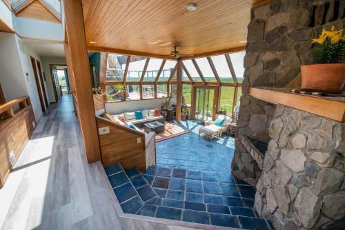 Ocean Front Home With Hot Tub, Ping Pong, Foosball