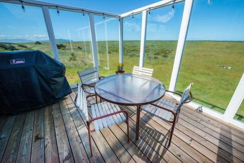 Ocean Front Home With Hot Tub, Ping Pong, Foosball
