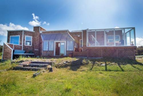 Ocean Front Home With Hot Tub, Ping Pong, Foosball