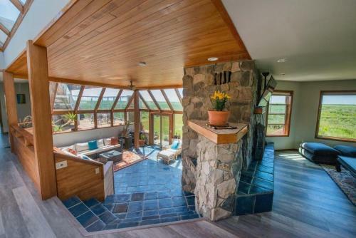 Ocean Front Home With Hot Tub, Ping Pong, Foosball