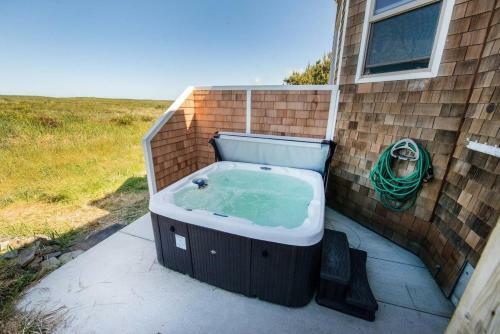 Ocean Front Home With Hot Tub, Ping Pong, Foosball