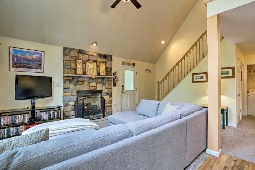 Poconos A-frame Home With Pool Table And Lake Access!