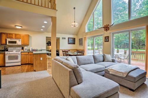 Poconos A-frame Home With Pool Table And Lake Access!