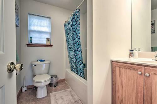 Poconos Home With Game Room, Fireplace, Deck And Hot Tub!