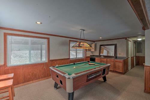 Poconos Mountain Retreat With Game Room Mins To Lake
