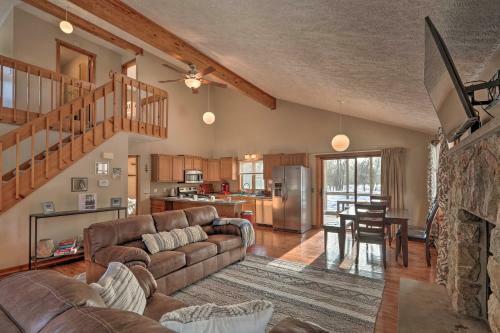 4-season Home With Patio In Towamensing Trails!