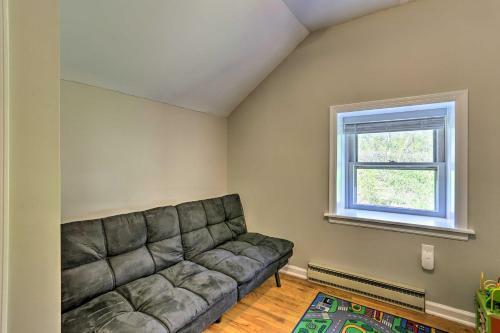 Idyllic Hellertown Cottage Patio And Fire Pit!