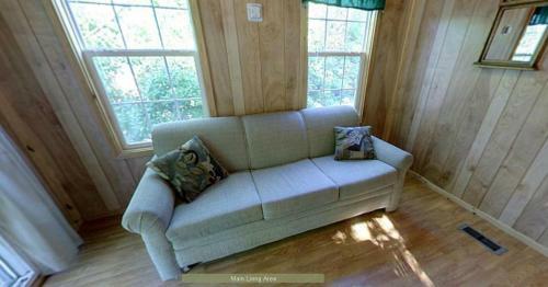 Round Top Premiere Cottage 4