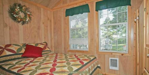 Round Top Premiere Cottage 4
