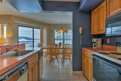 Apartamento Lakefront Lake Harmony Condo With View Near Skiing!