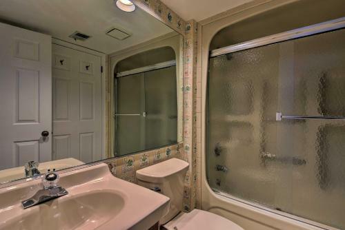 Apartamento Lakefront Lake Harmony Condo With View Near Skiing!