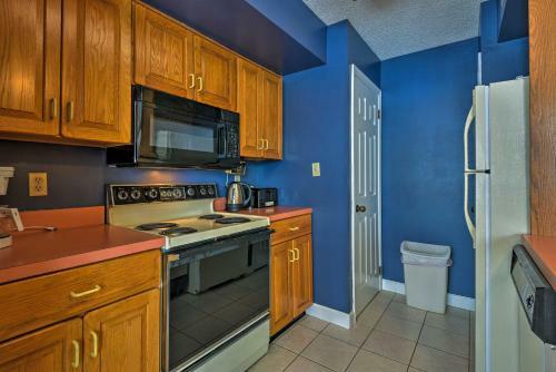 Apartamento Lakefront Lake Harmony Condo With View Near Skiing!