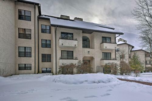 Apartamento Lakefront Lake Harmony Condo With View Near Skiing!