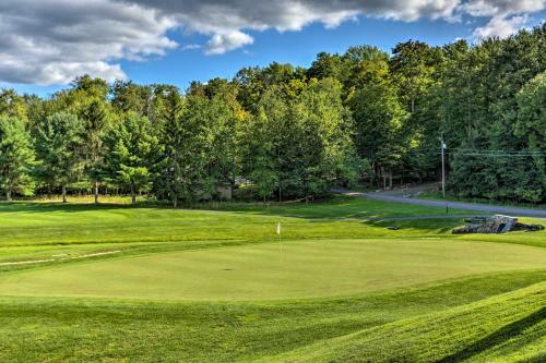 Ski, Swim, And Golf At Hideout Hideaway With Game Room!