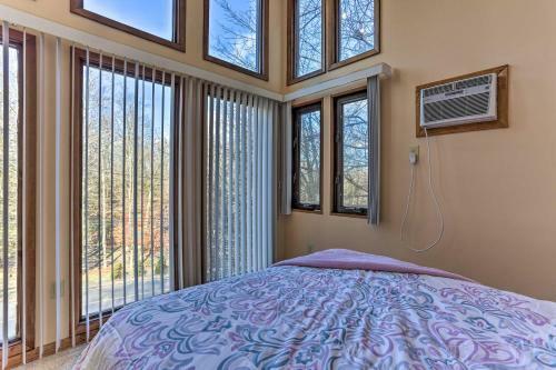 Ski, Swim, And Golf At Hideout Hideaway With Game Room!